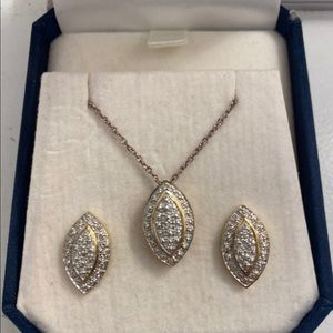 Womens Necklace and earring set